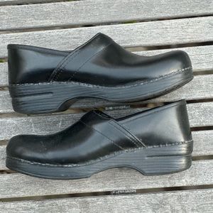 Dansko Clogs Classic Black Leather Womens Size 10US / 41EU